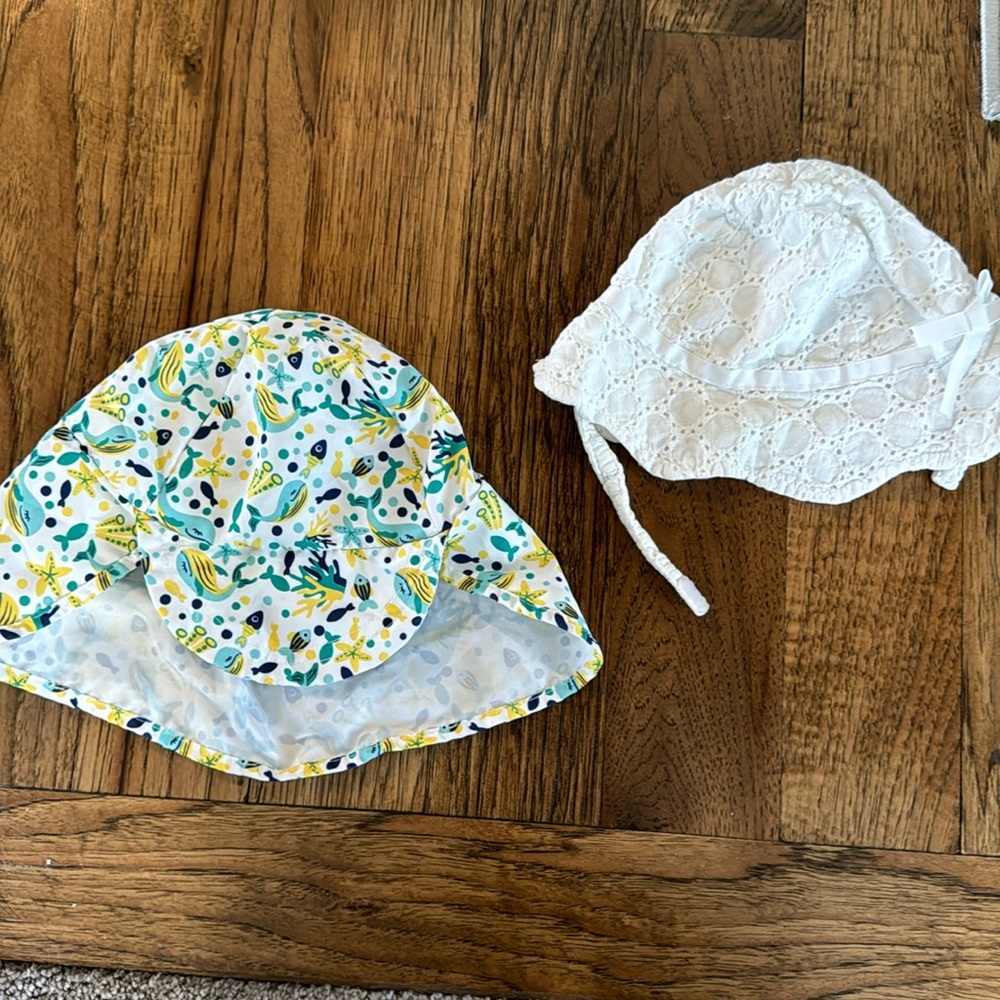 2 baby sun hats